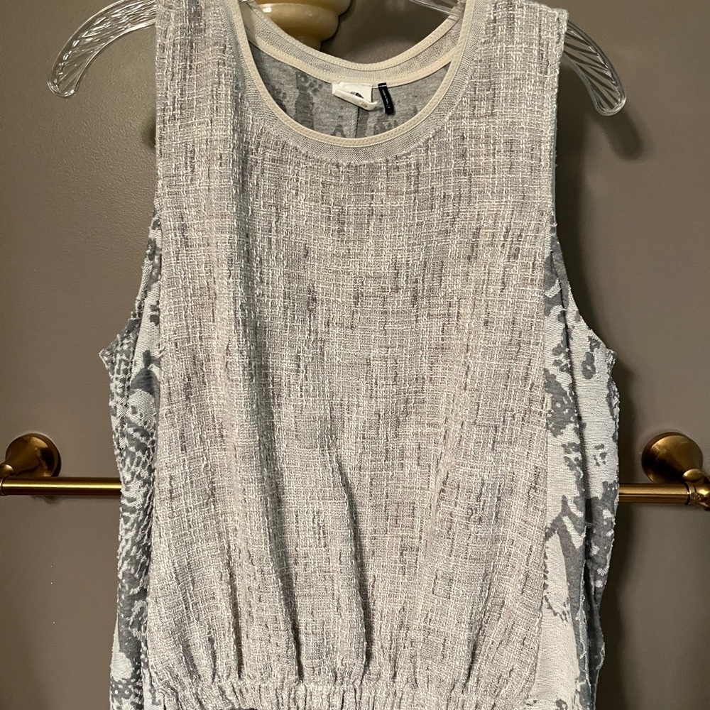 Mixed Media Akemi Kin Top that’s stylish & cool!